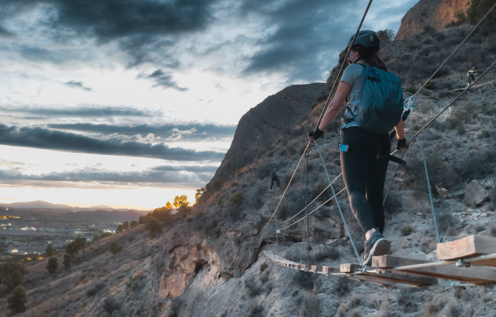 Vía ferrata de Redován K4 K5 nivel avanzado en Alicante con Montania Adventures