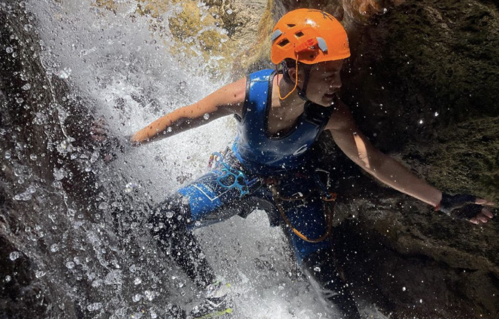 Barranquismo en Buños Turche nivel avanzado en Valencia con Montania Adventures