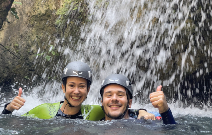 Barranquismo en Gorgo de La Escalera nivel iniciacion en Valencia con Montania Adventures
